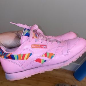Hot pink Reebok sneaker, multi color trim